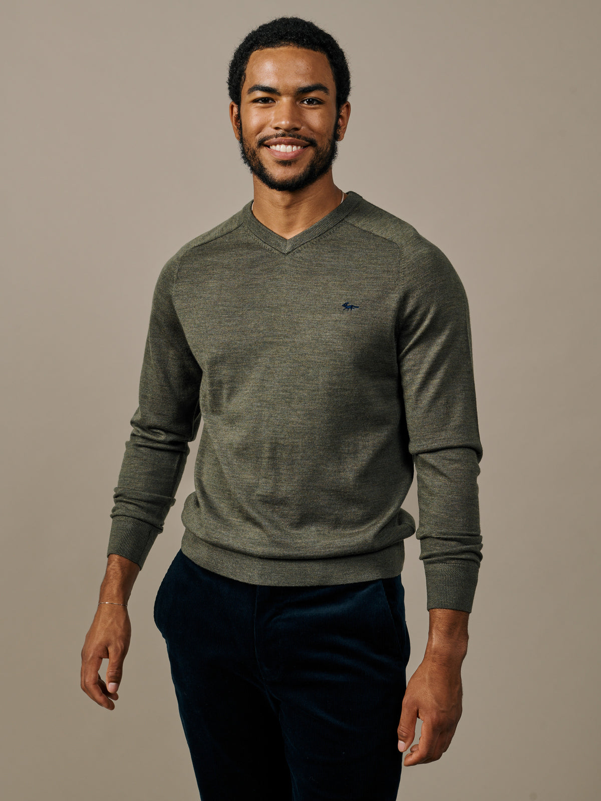 Aubin Light Khaki Burnham Extra Fine Merino V Neck Jumper | V-Neck