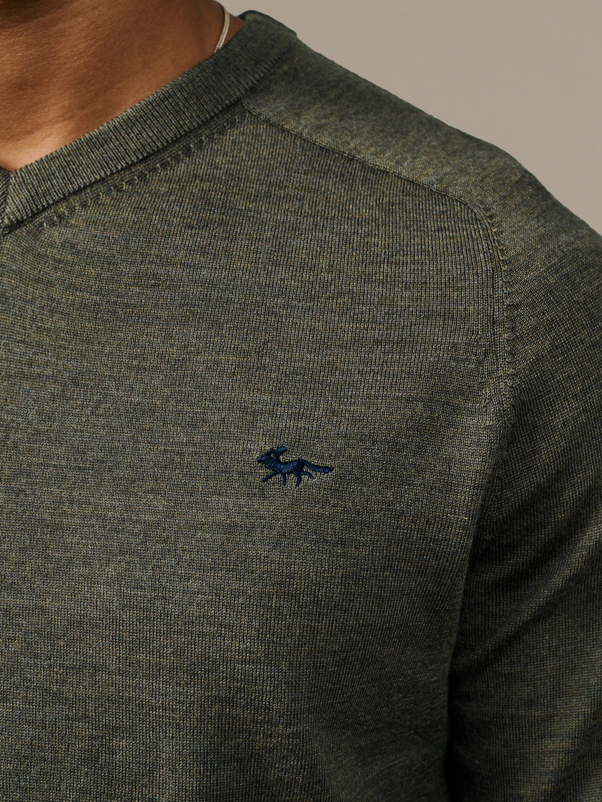 Aubin Light Khaki Burnham Extra Fine Merino V Neck Jumper | V-Neck