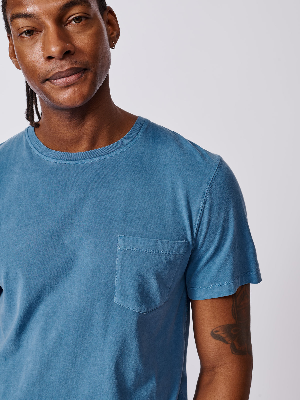Aubin Cornflower Hareby Garment Dyed Pocket T-Shirt | Pocket Tee