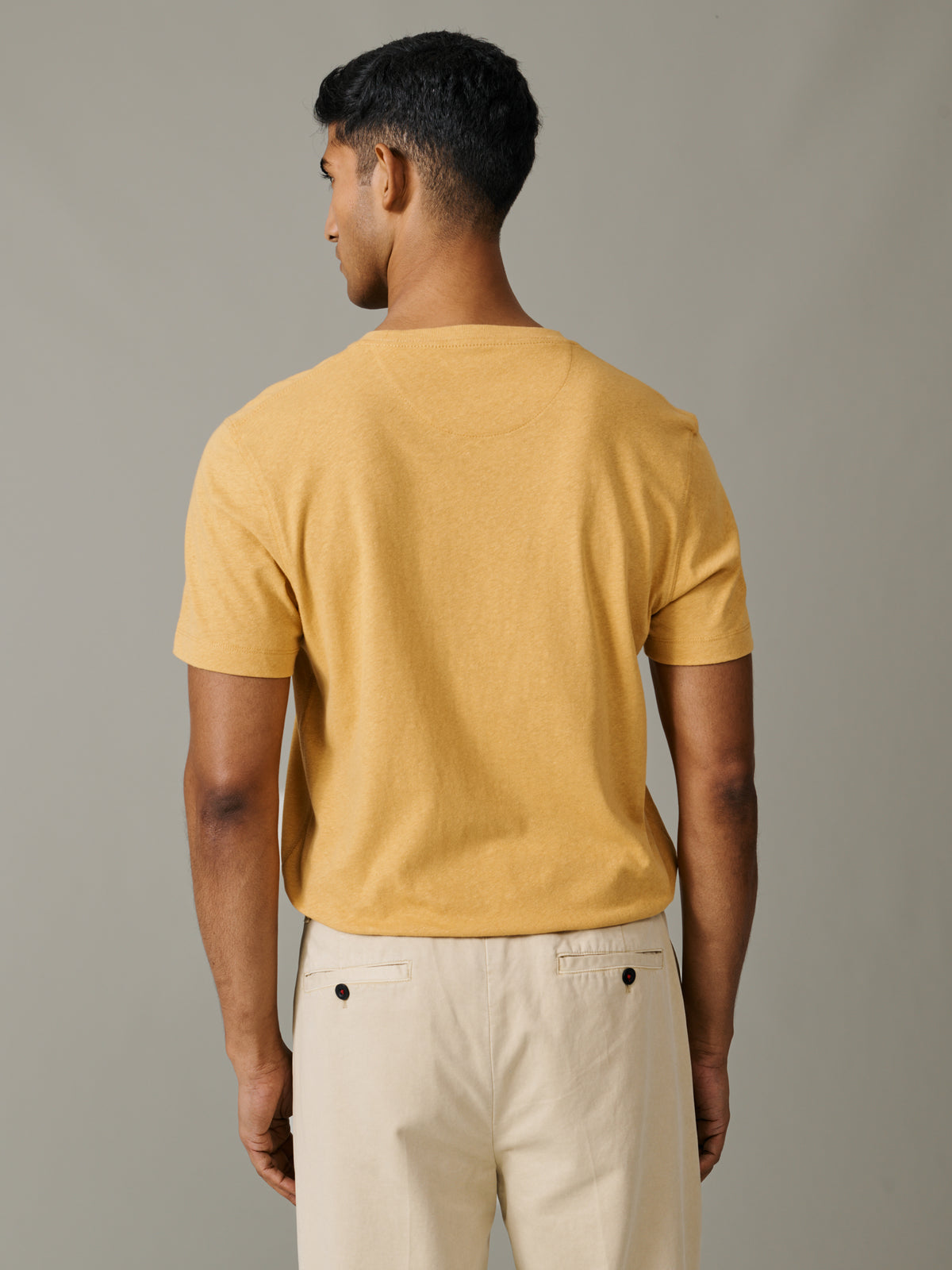Video of Aubin Aldam Cotton Linen T-Shirt in Yellow