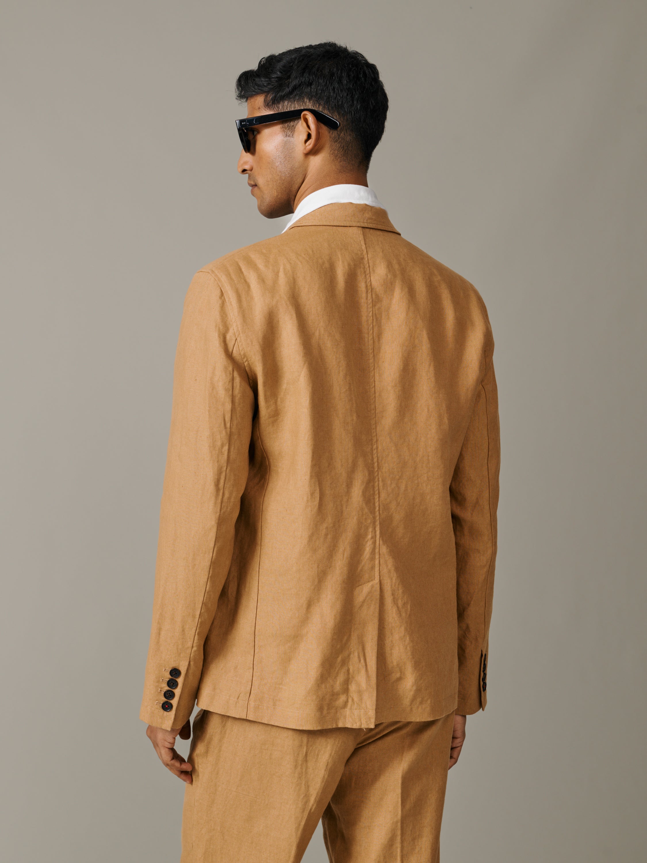 Video of Aubin Belvedere Relaxed Linen Jacket in Mustard
